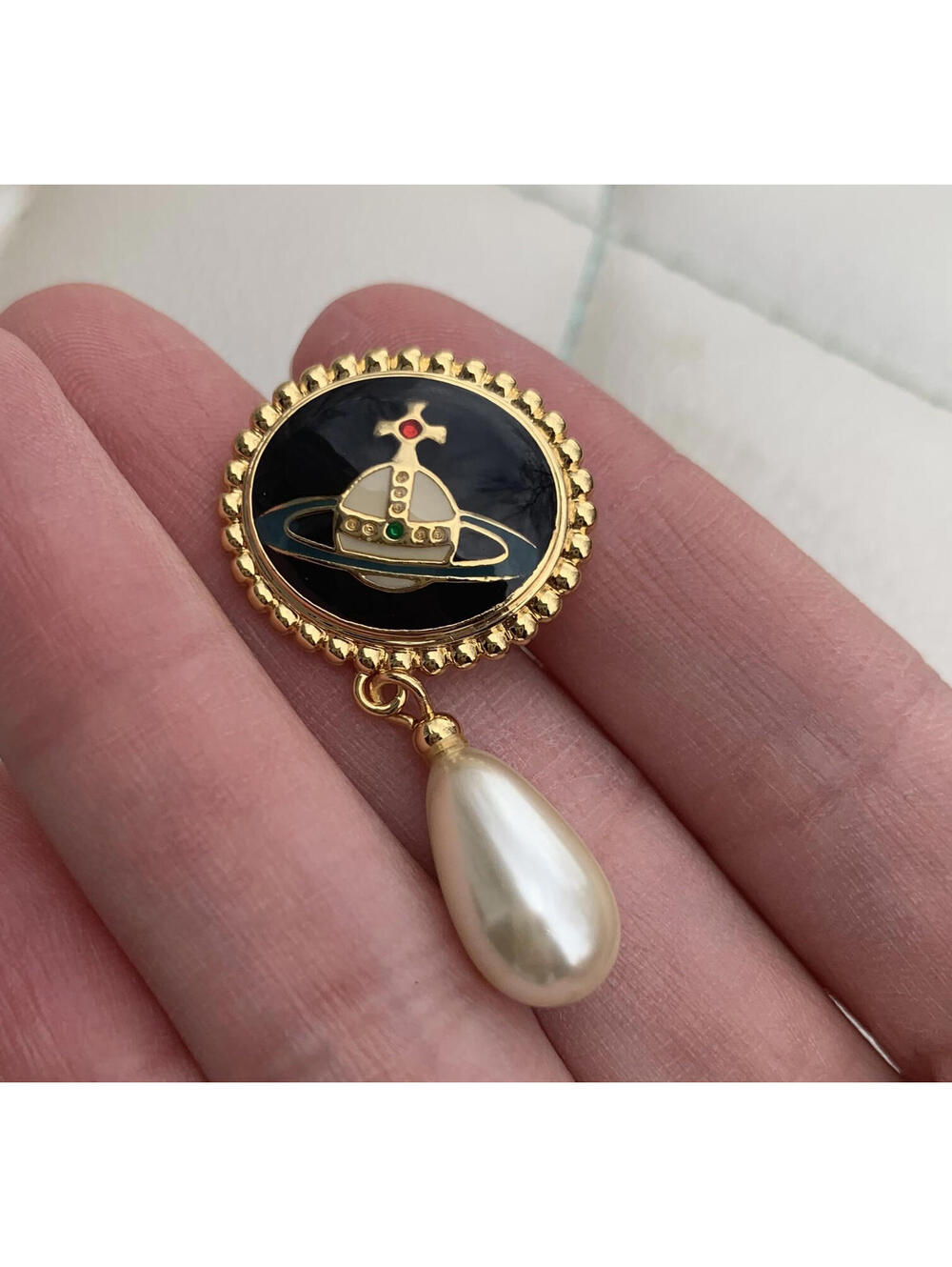 Vivienne Westwood Orb Enamel Button Pearl Earrings Gold Black Studs Earring n - Picture 4 of 6